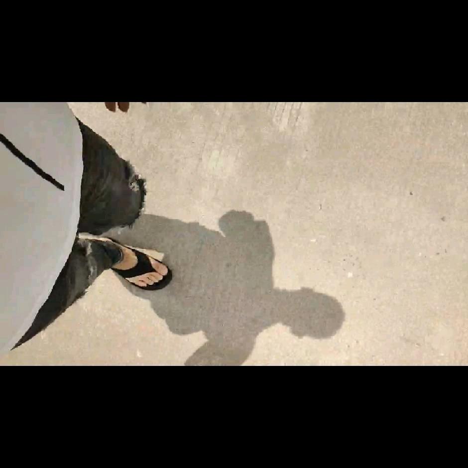 👣