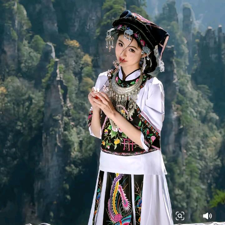 张家界佑小二旅游管家—小芳