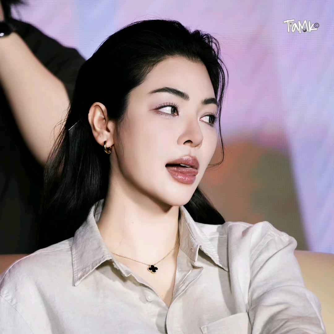 Kom（线下见到的Faye是绝美)