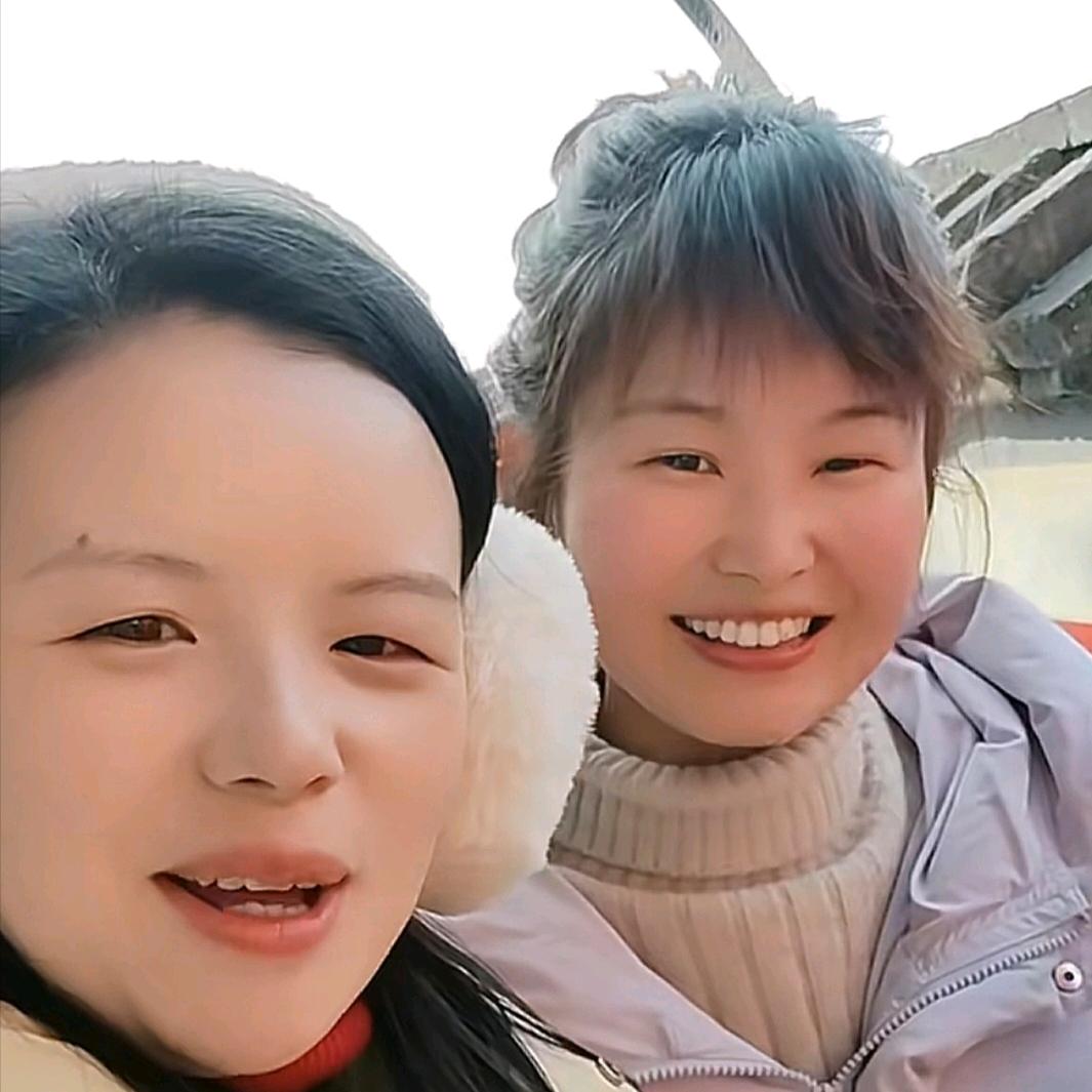 卖板凳的小姑娘