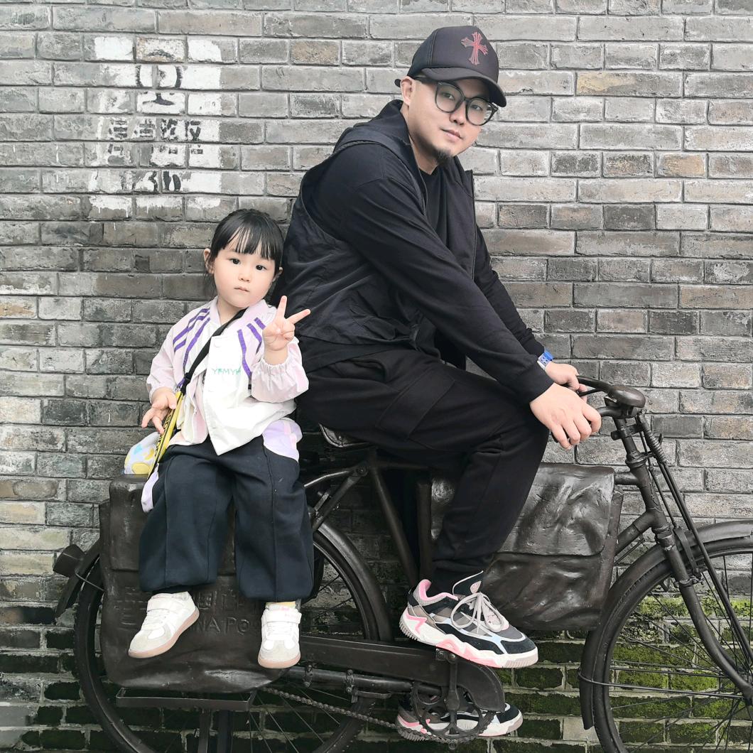 吕洢桐她爸（漫画接单中…）