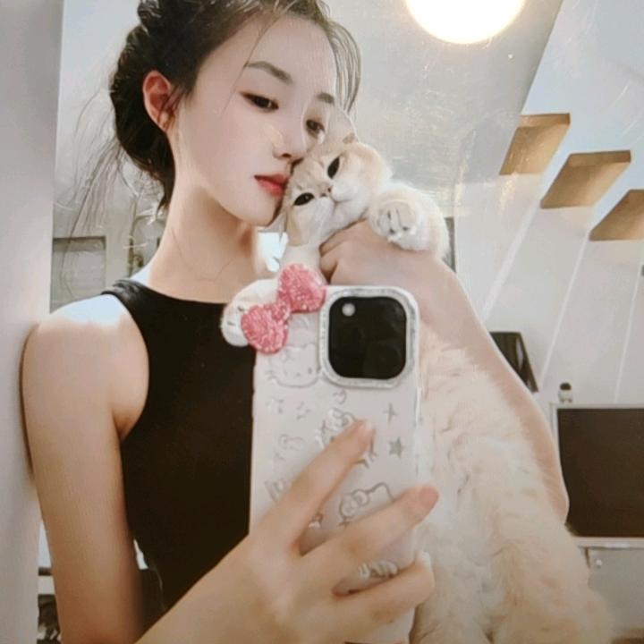妮妮爱看球