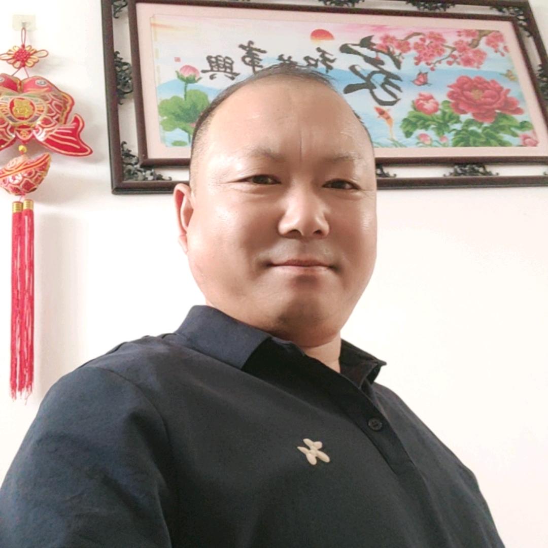 农村出生的中年汉子