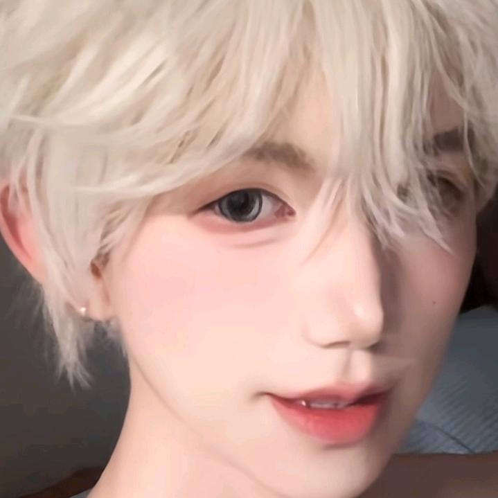 我是深空的兵，我玩恋与深空，我是幸福女人