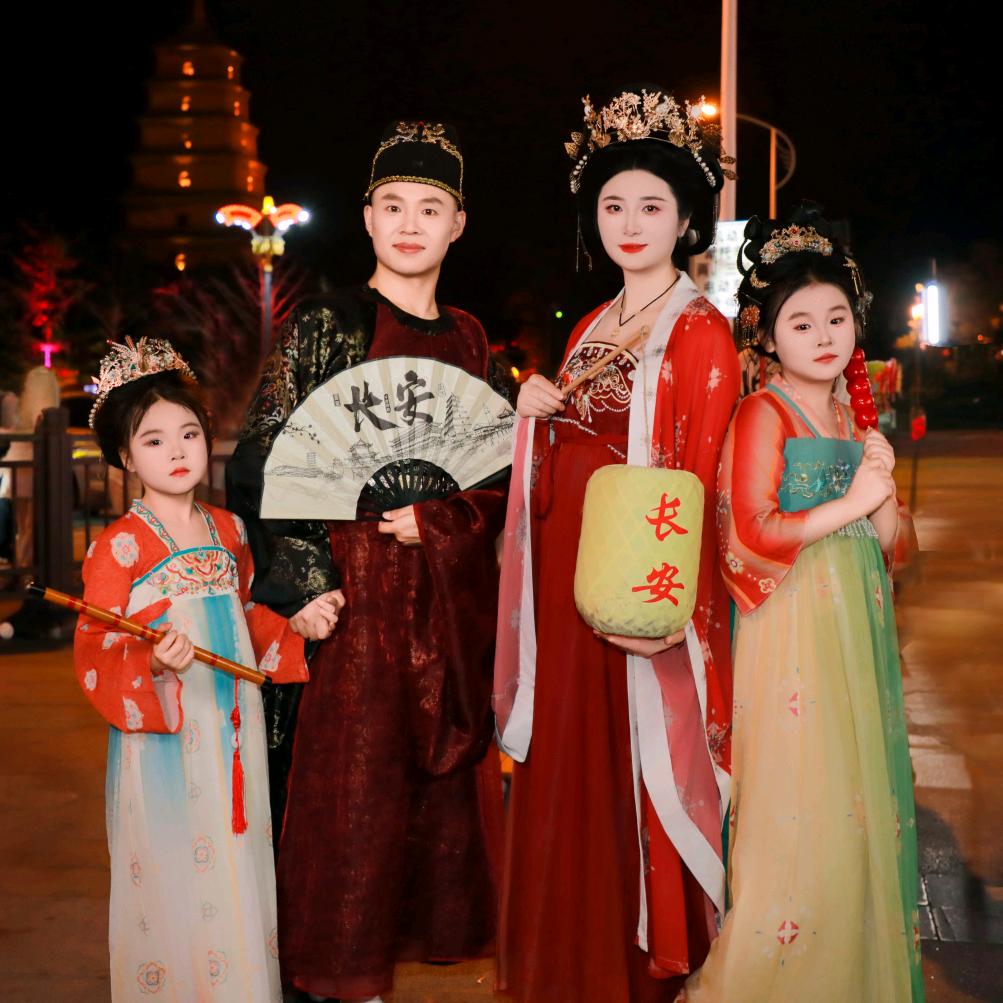 依妍