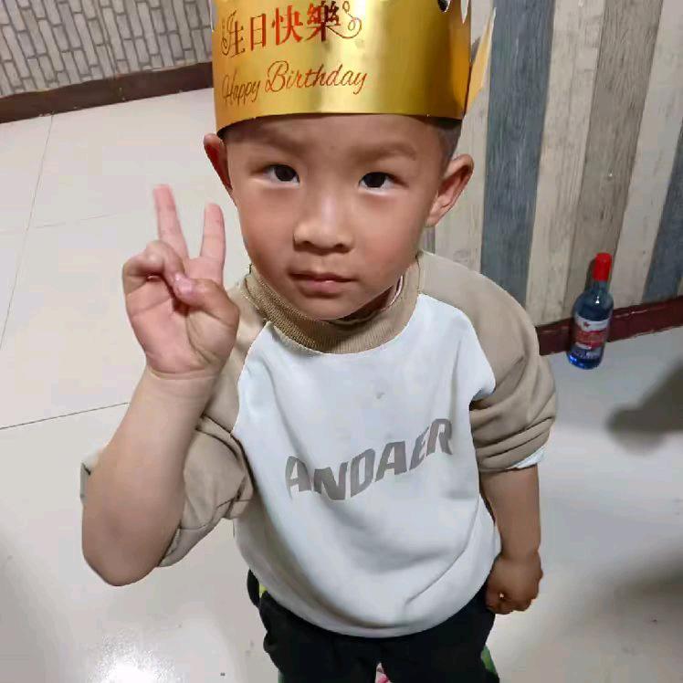 人丑，没钱，嘴不甜