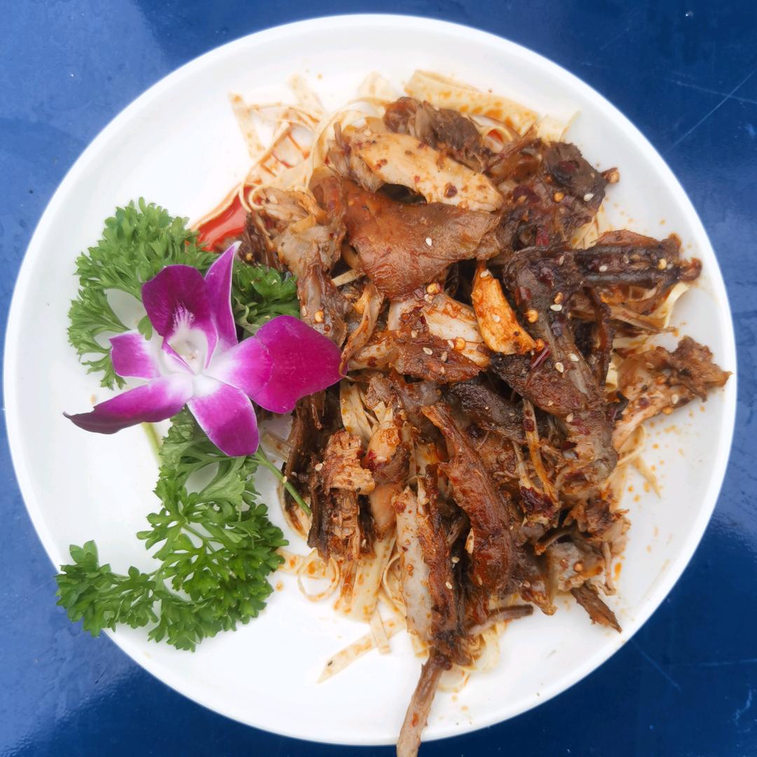 美 食 下 乡