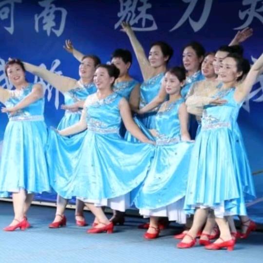 云淡风轻（芳）