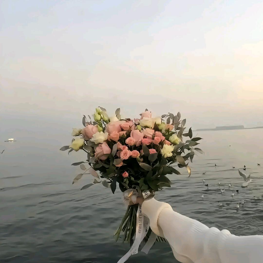 鲜花与牛粪的未来