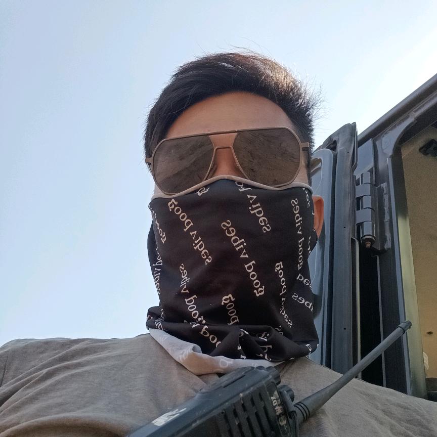 一天饿九顿你个小趴菜。