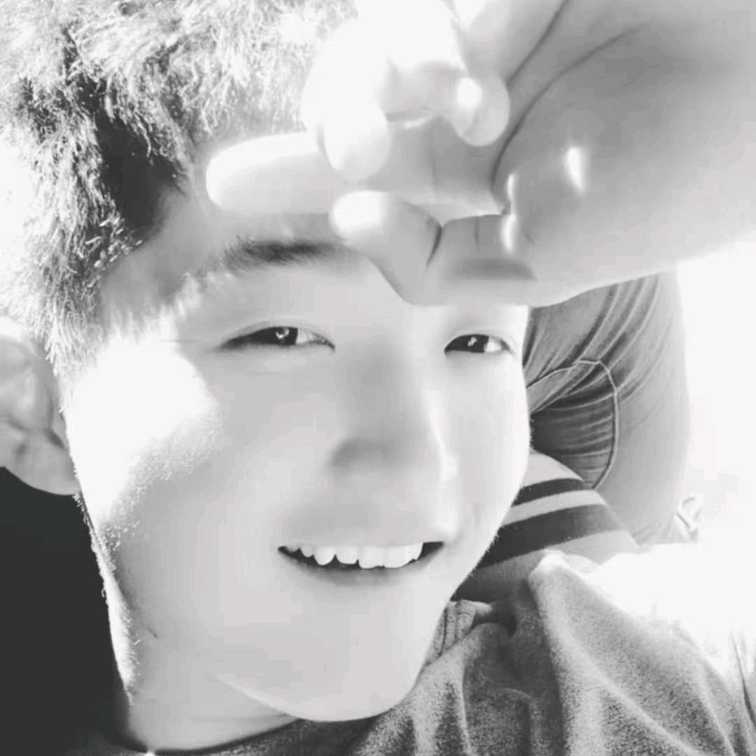 满山猴子我腚最红