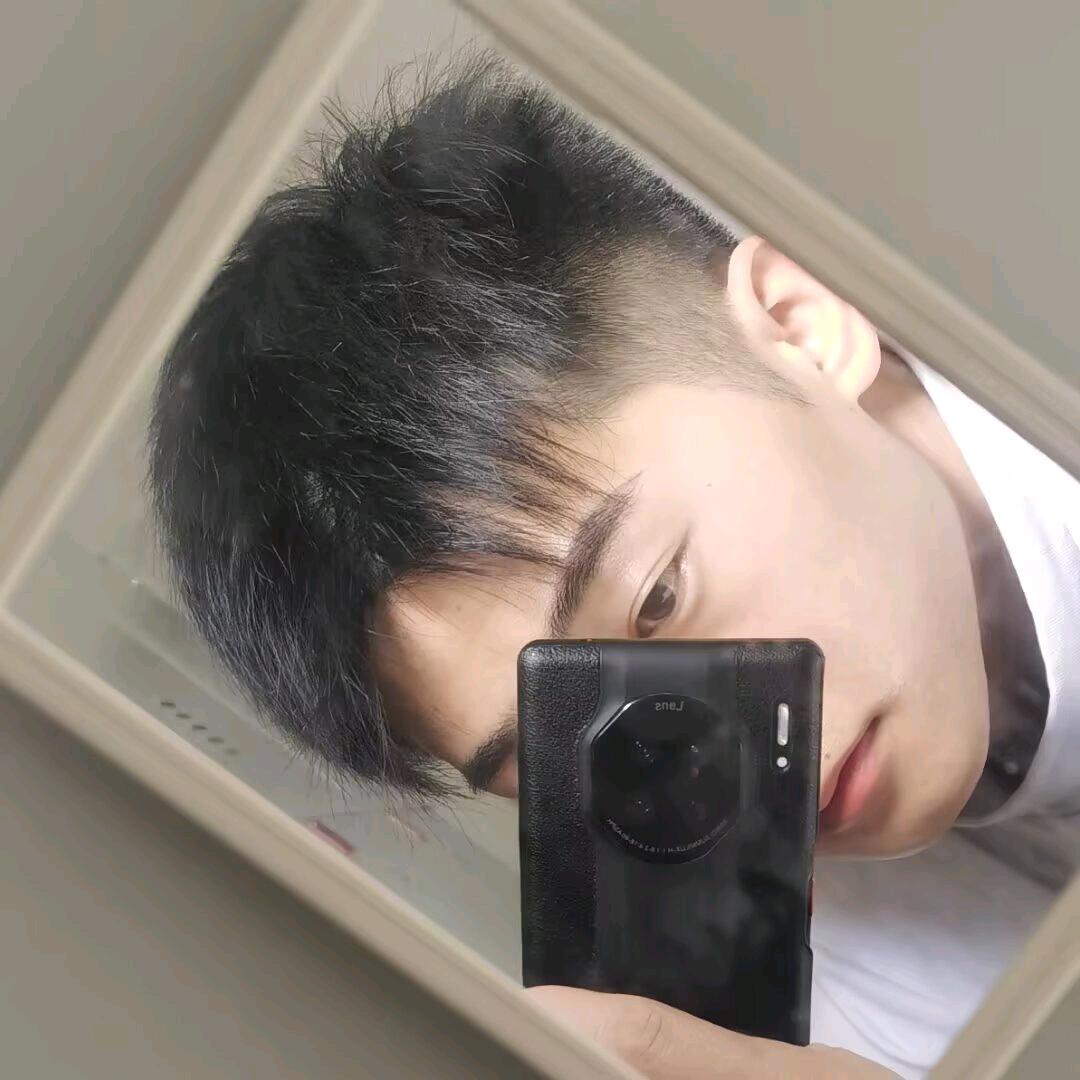 李