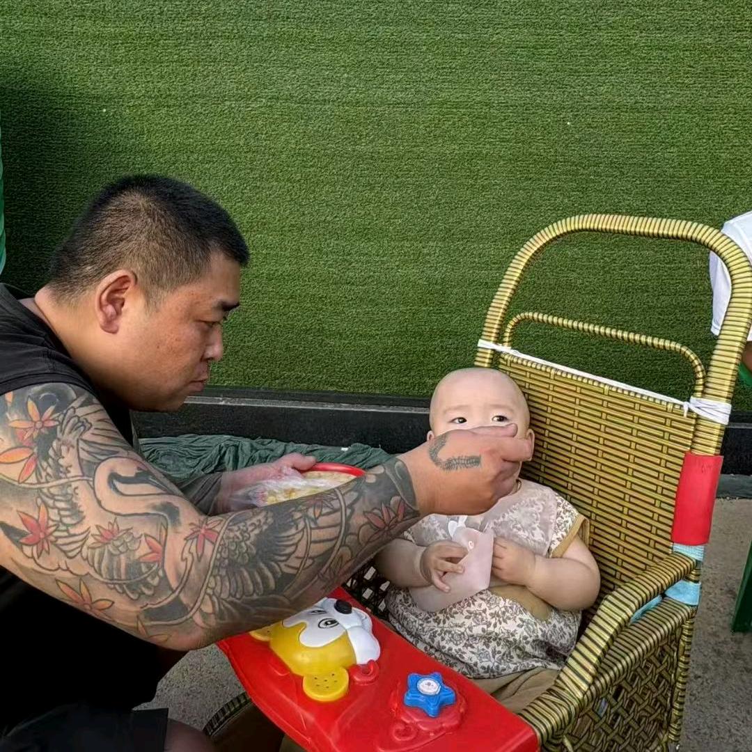 利卜沙沙的小伙子