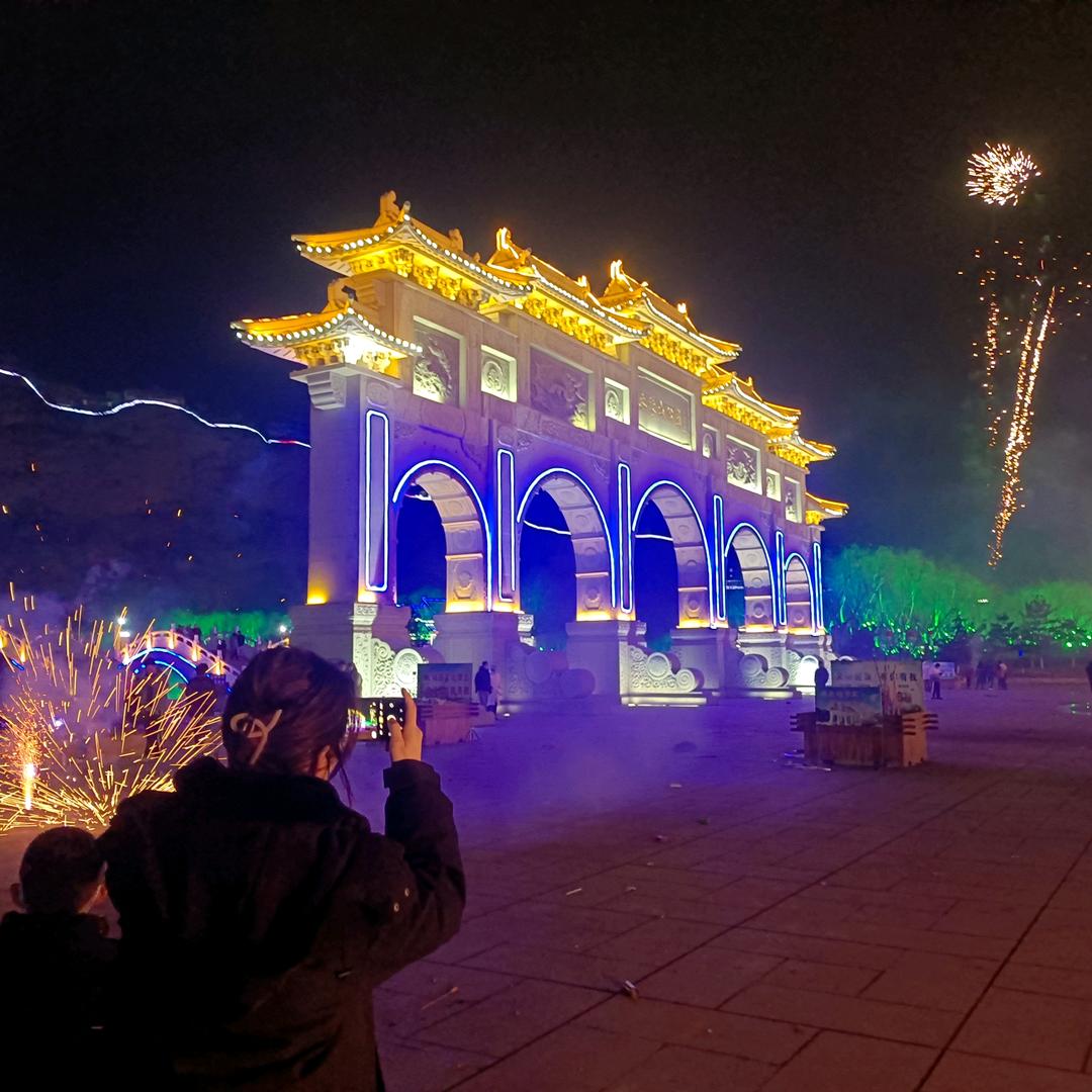 斯拉大战金刚