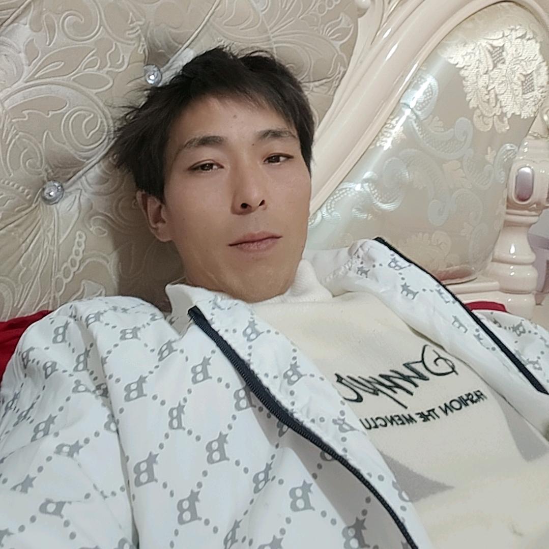 捡可乐瓶小男孩