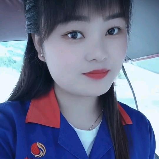 加油站的小姐姐