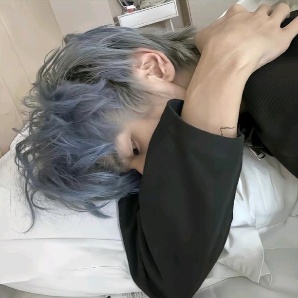忧郁离少