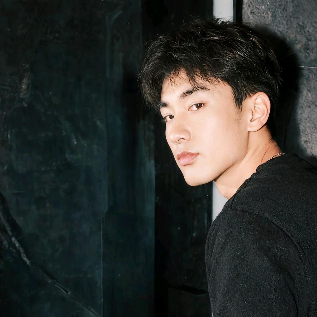 小洛不黑👤