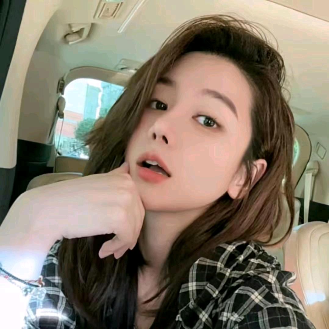 月月不吃鱼(时尚穿搭)