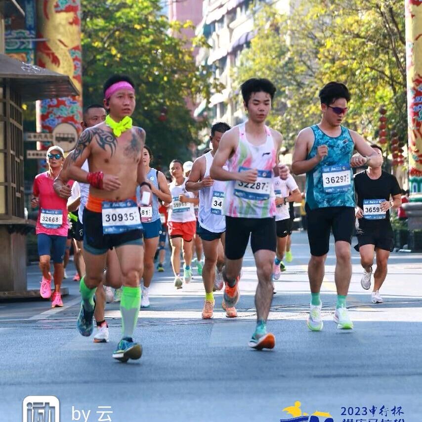 甘肃大西北阿刚健身跑马拉松越野赛