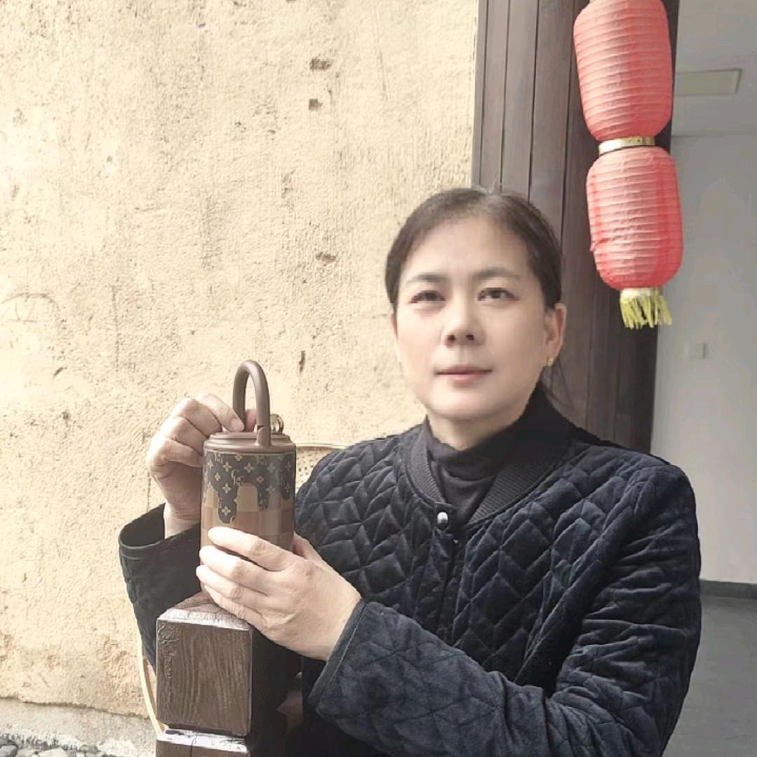 @黄英