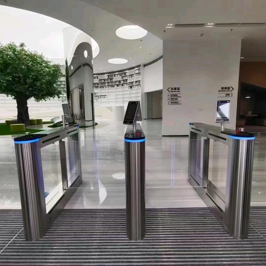 智慧出入口管理设备