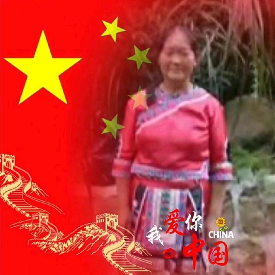 姐妹健身军鼓队陈大玉