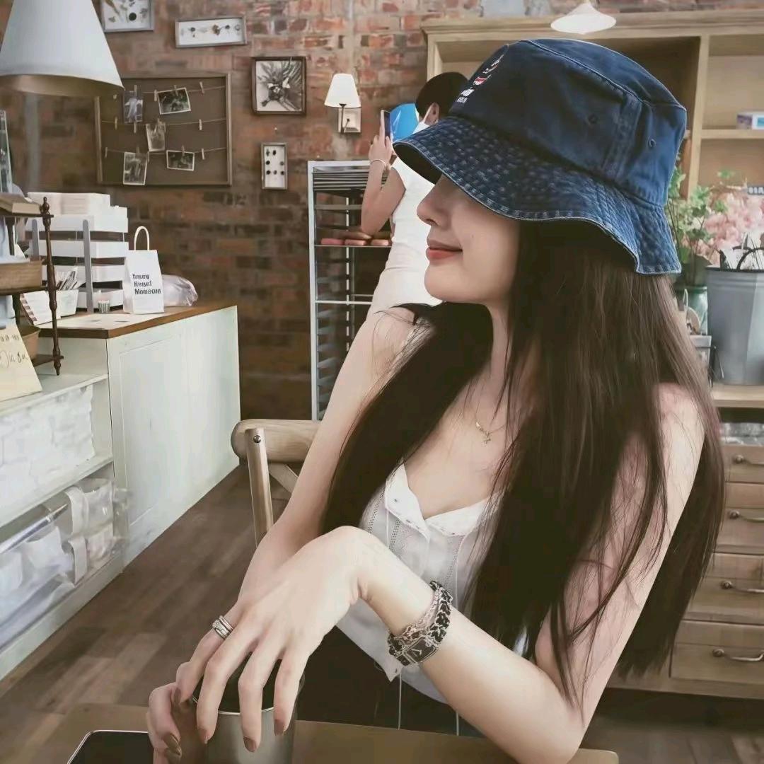 何大眼睛👀