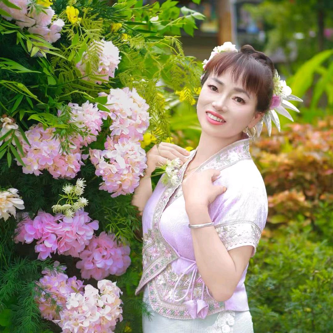英子