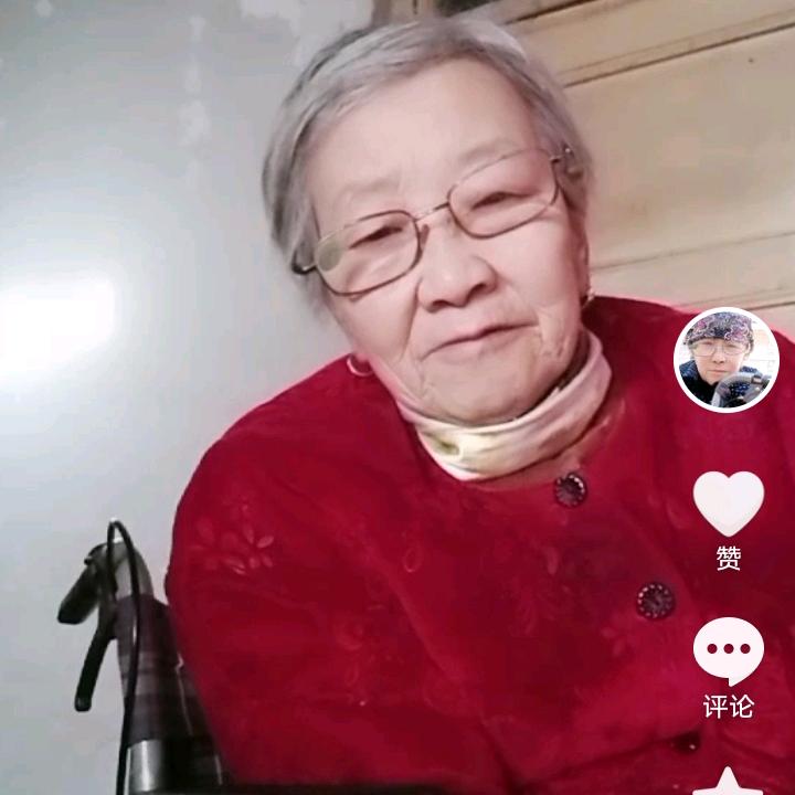 跑调奶奶轮椅60年