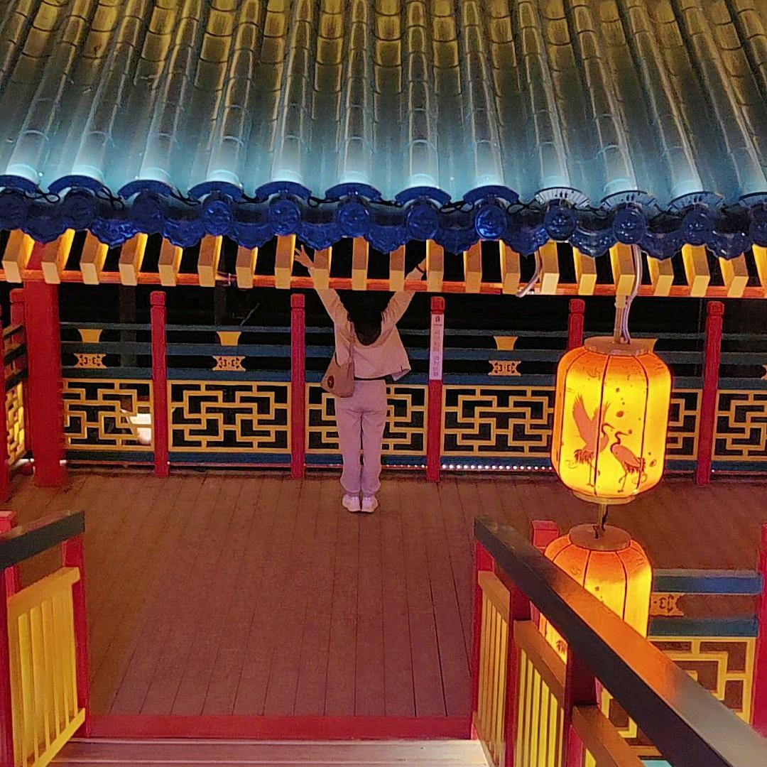 坦然一笑