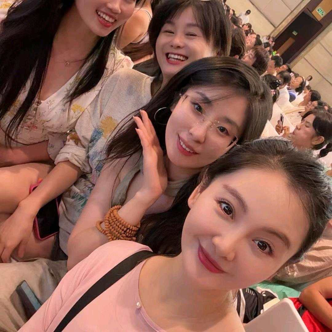 依依美人团丹妮