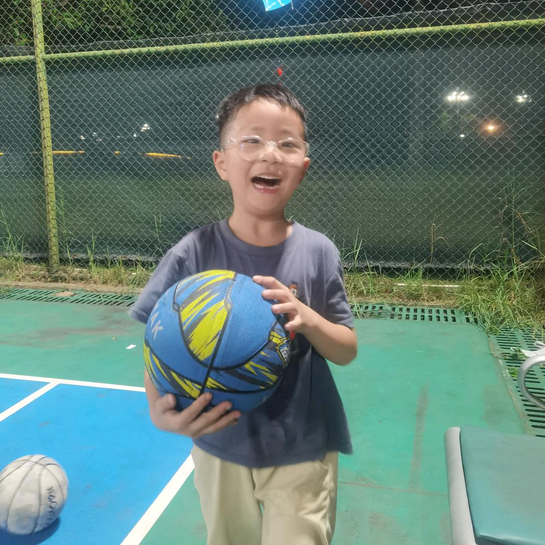 李小伟