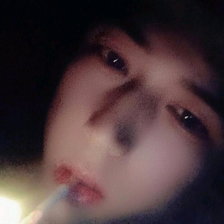 爱吃现酿酸奶。。头像