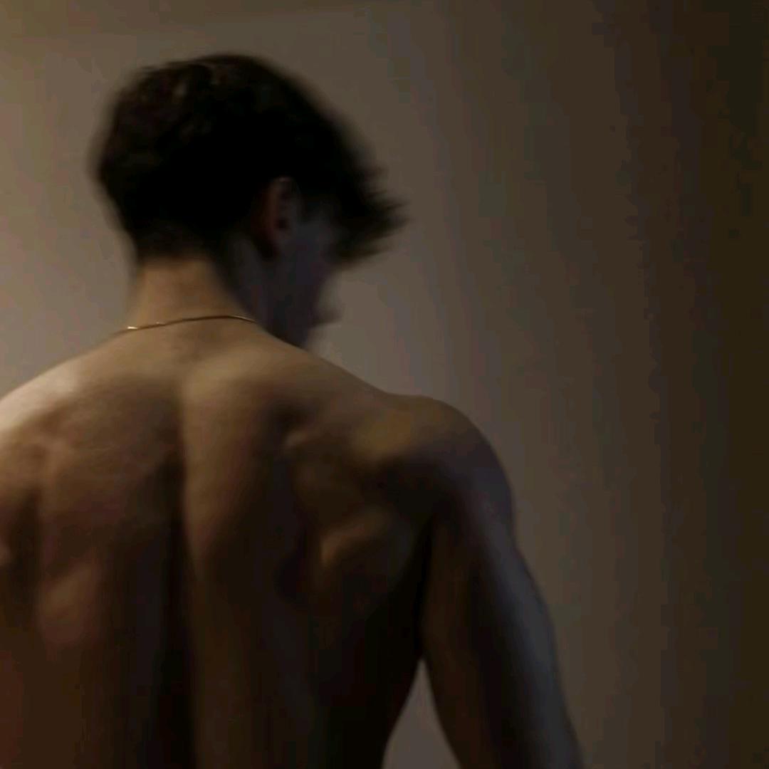 倒四杯鸭屎柠檬香