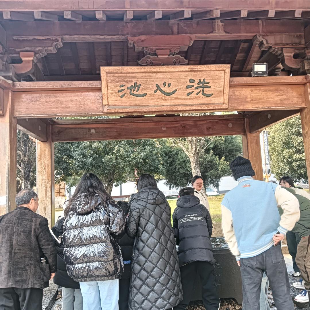 布衣男孩