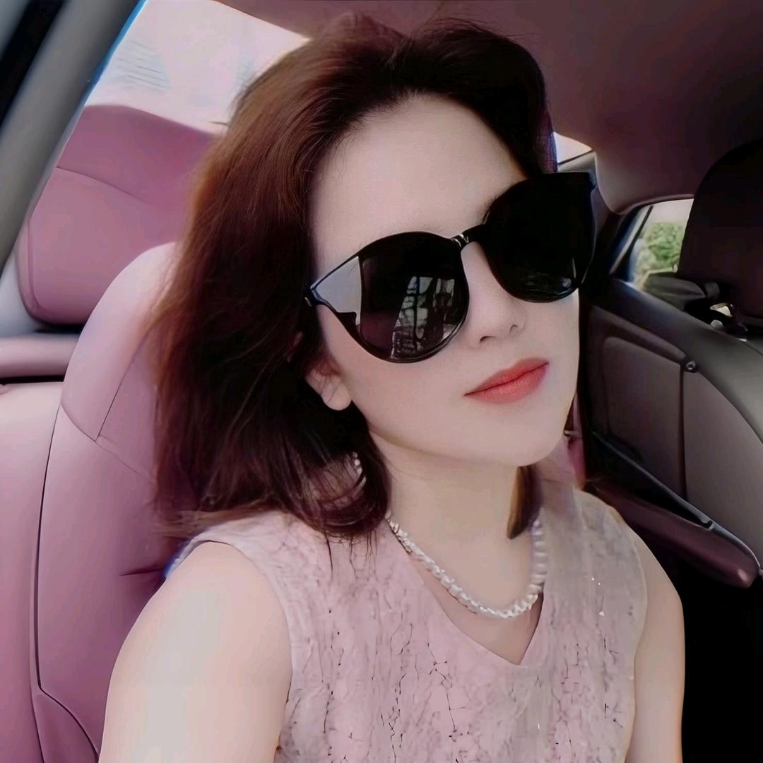 英子