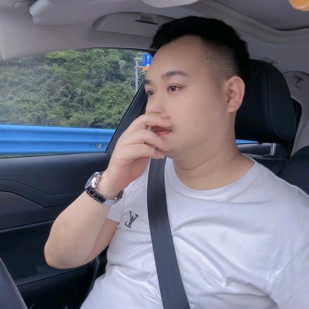 白象皇家KTV，阿德