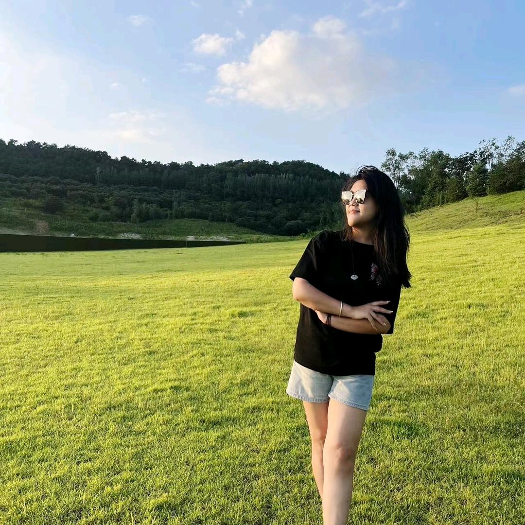萱.