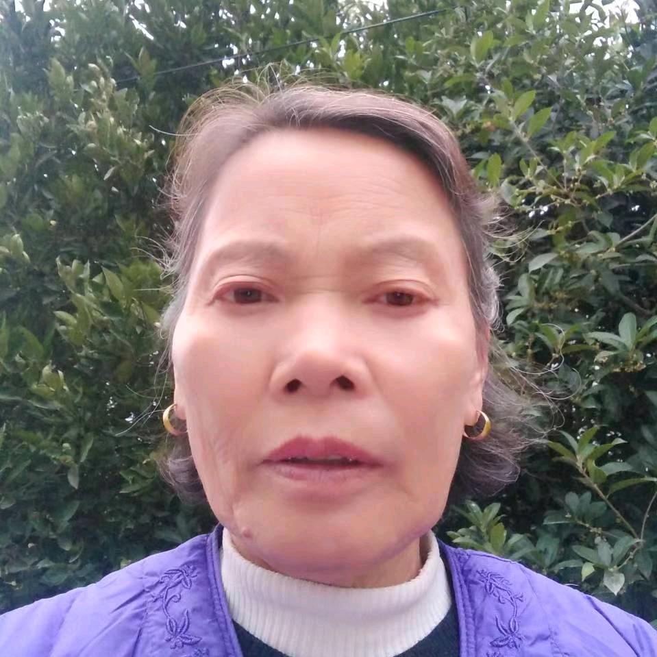 杨梅.