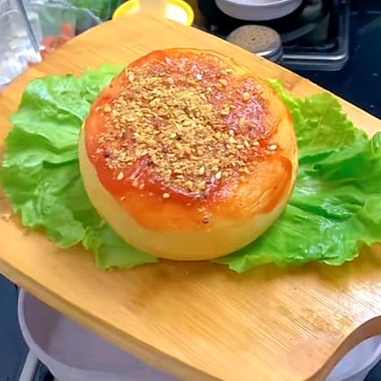 鸡蛋鲜肉堡。