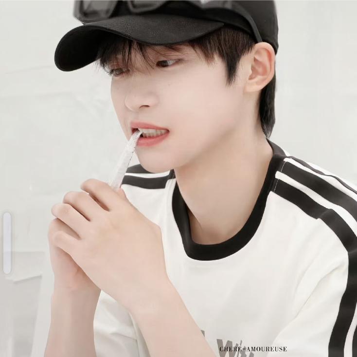 恬间羽(๑`･ᴗ･´๑)