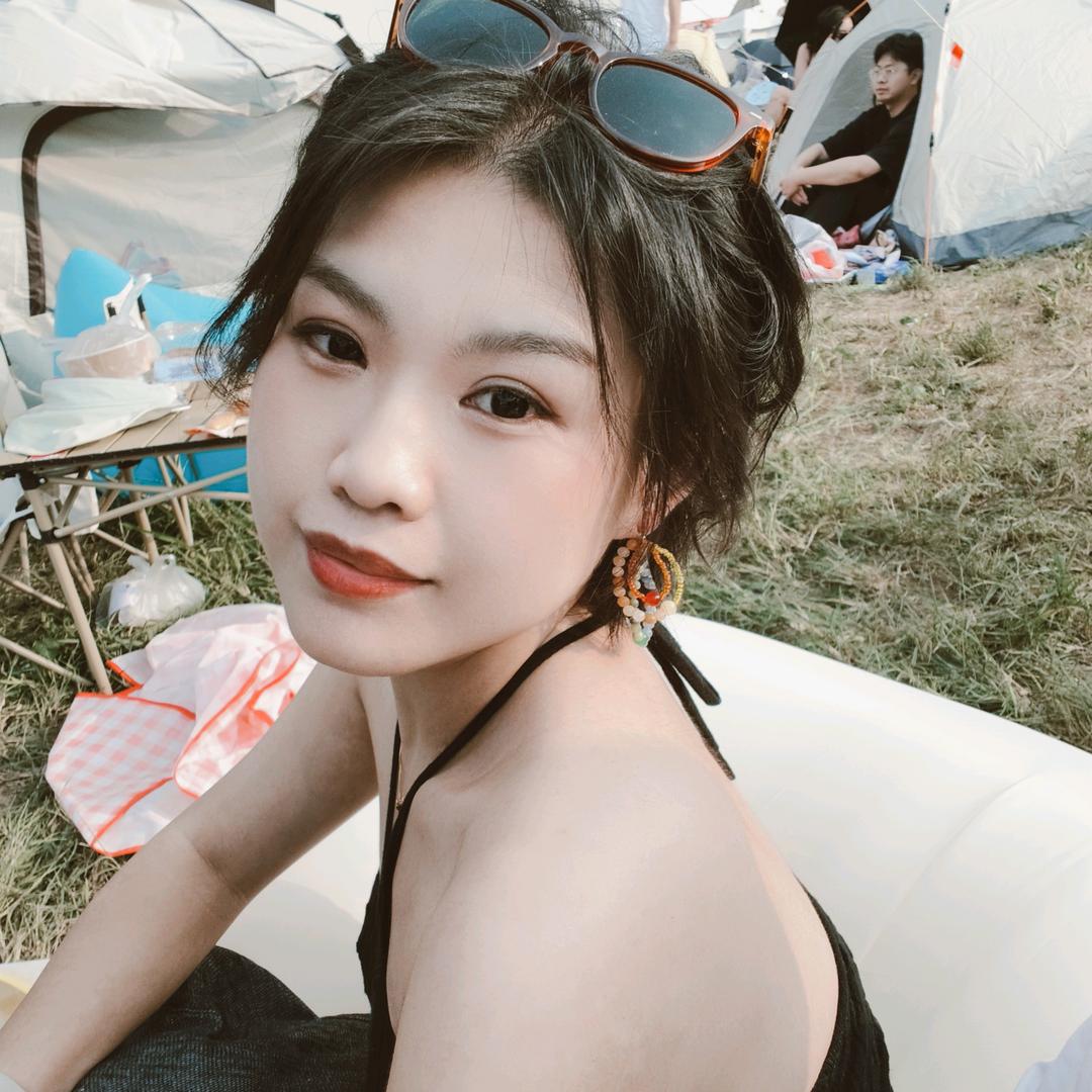 月亮会拥抱星球🪐