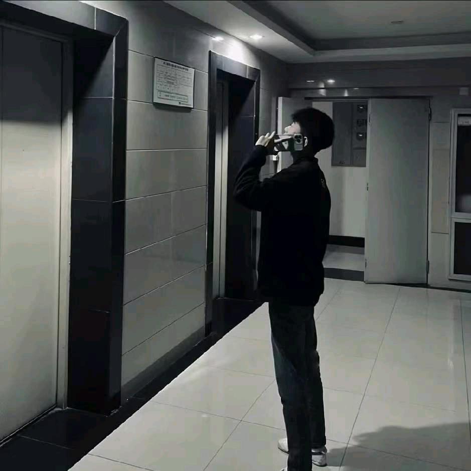 罗门婚纱摄影艺术中心    薛博文