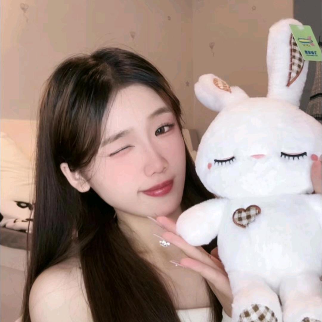 何伊伊