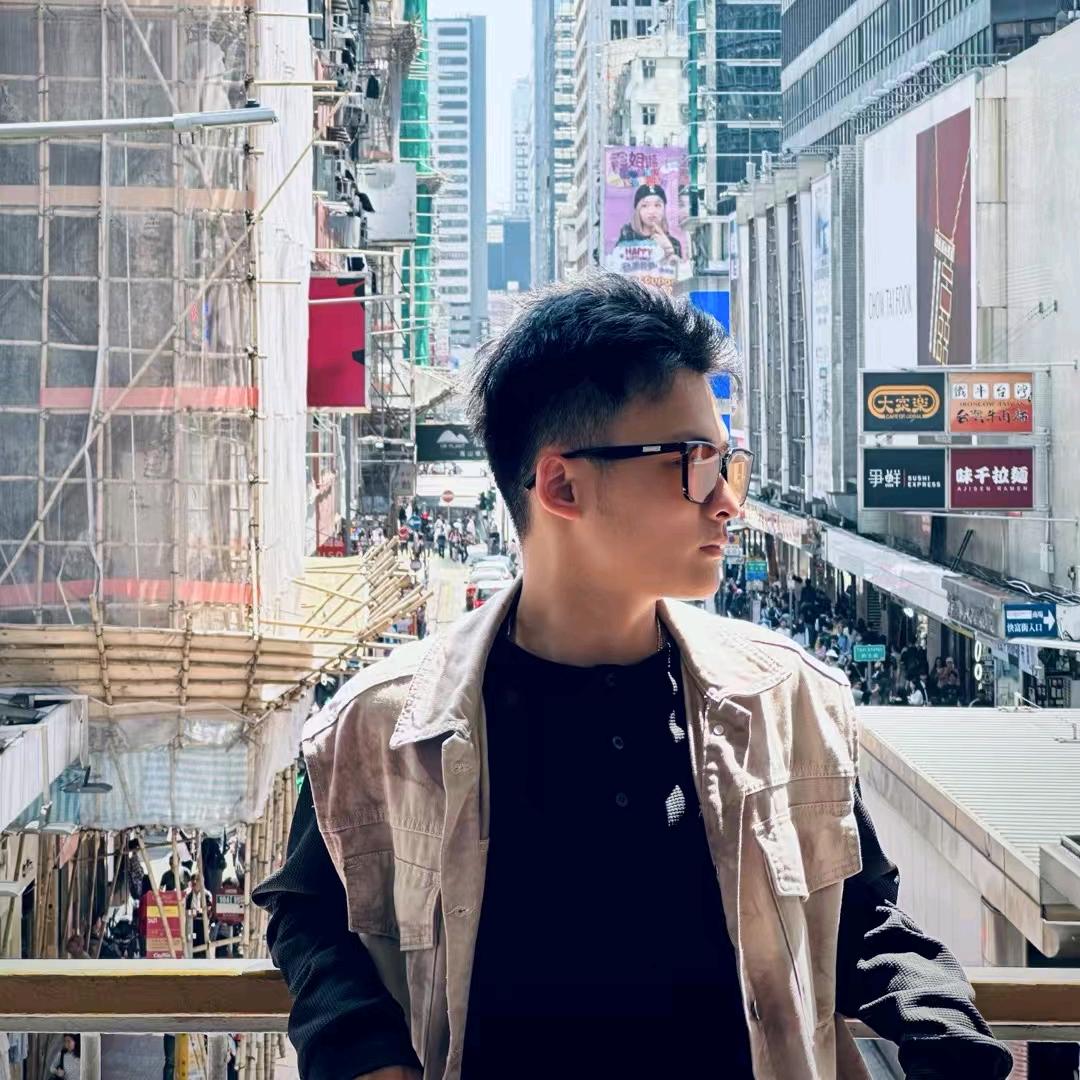 八月