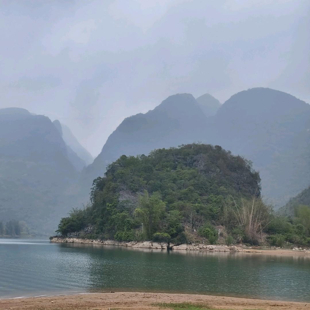 过马路时玩手机