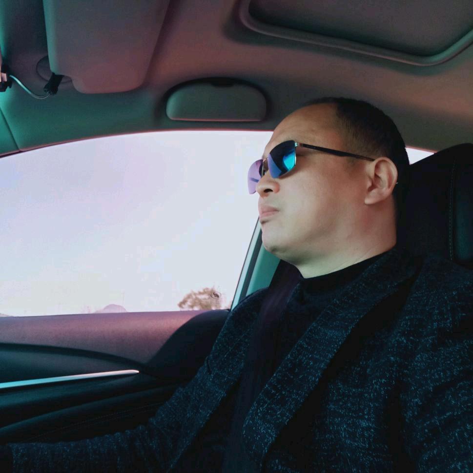 庐江中学对面配副眼镜