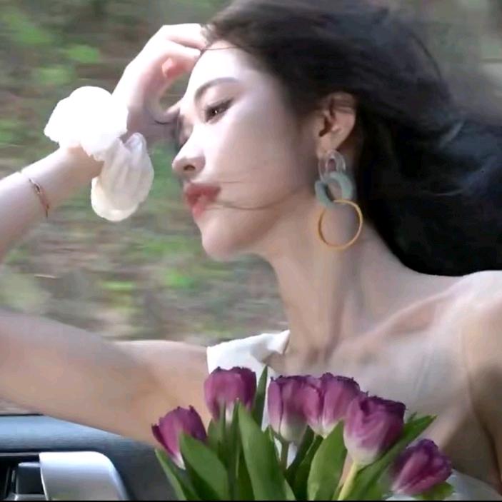 凌茜.
