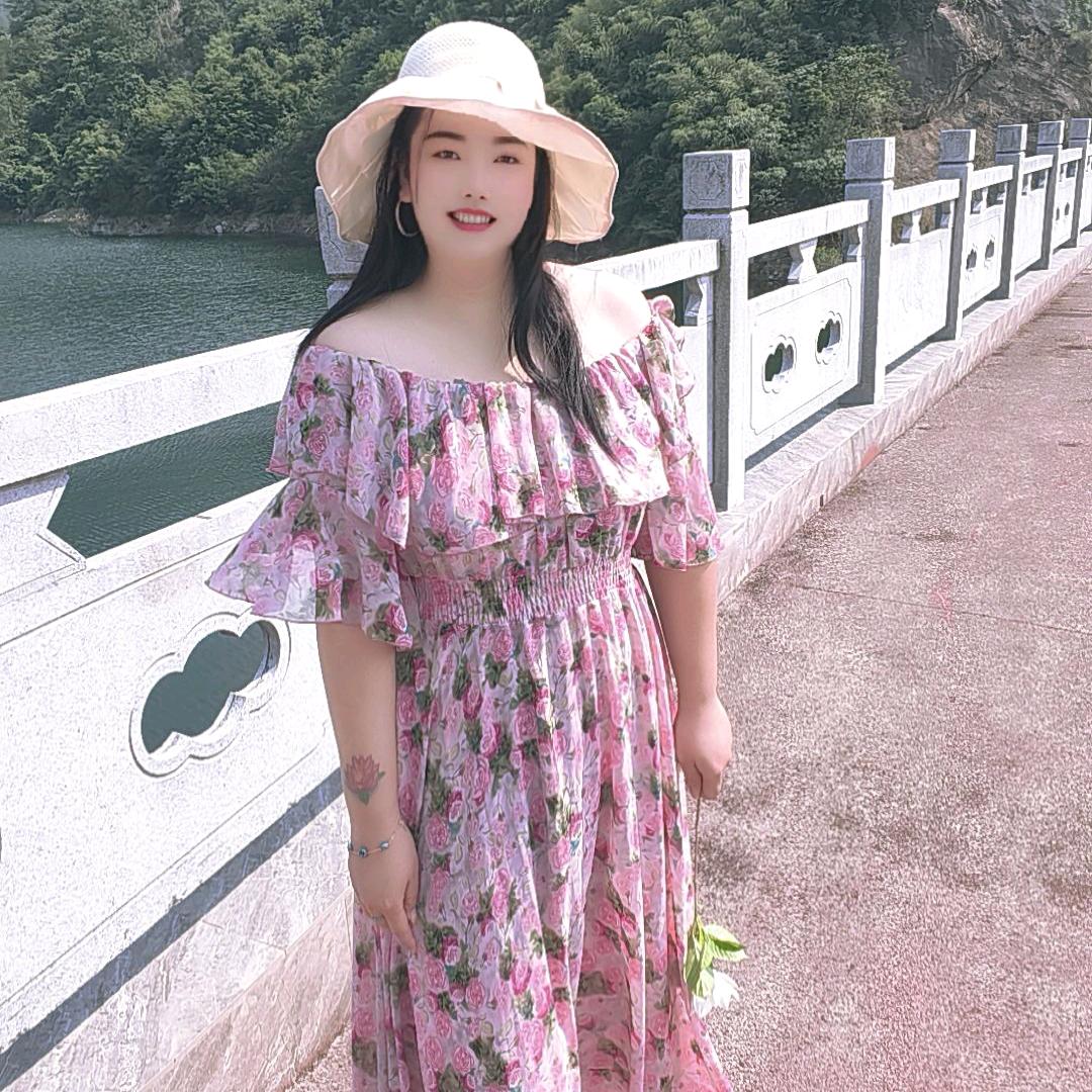 微笑掩盖不了泪痕